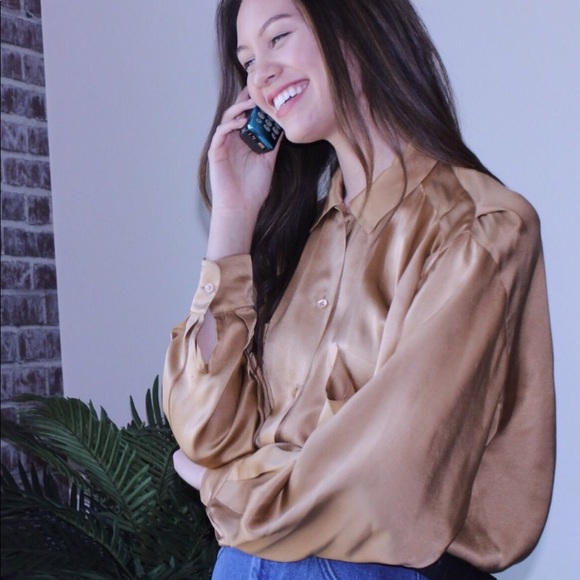 SOLD* 100% SILK CALVIN KLEIN VINTAGE BLOUSE - Picture 3 of 4